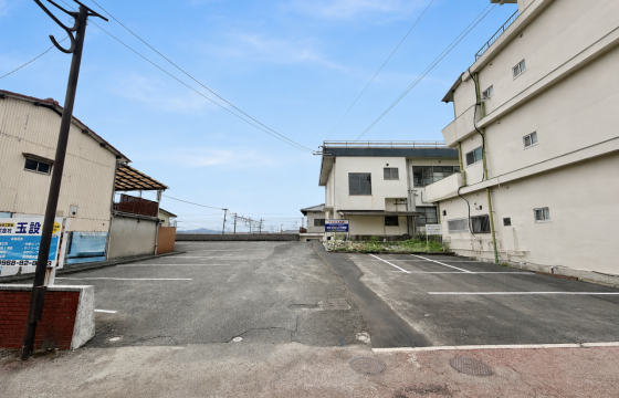 玉設 駐車場